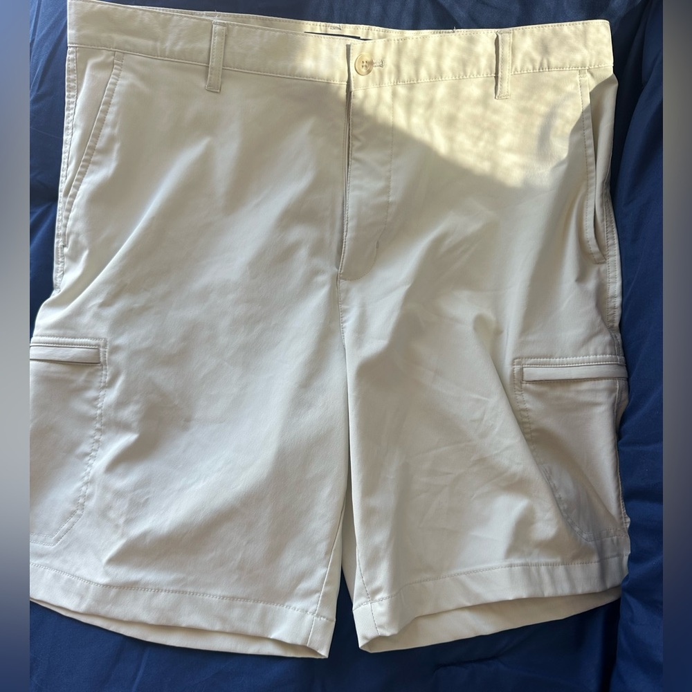 Chaps Golf Shorts Men's Size 38 Beige Cream Ivory Casual Outdoor Sports EUC